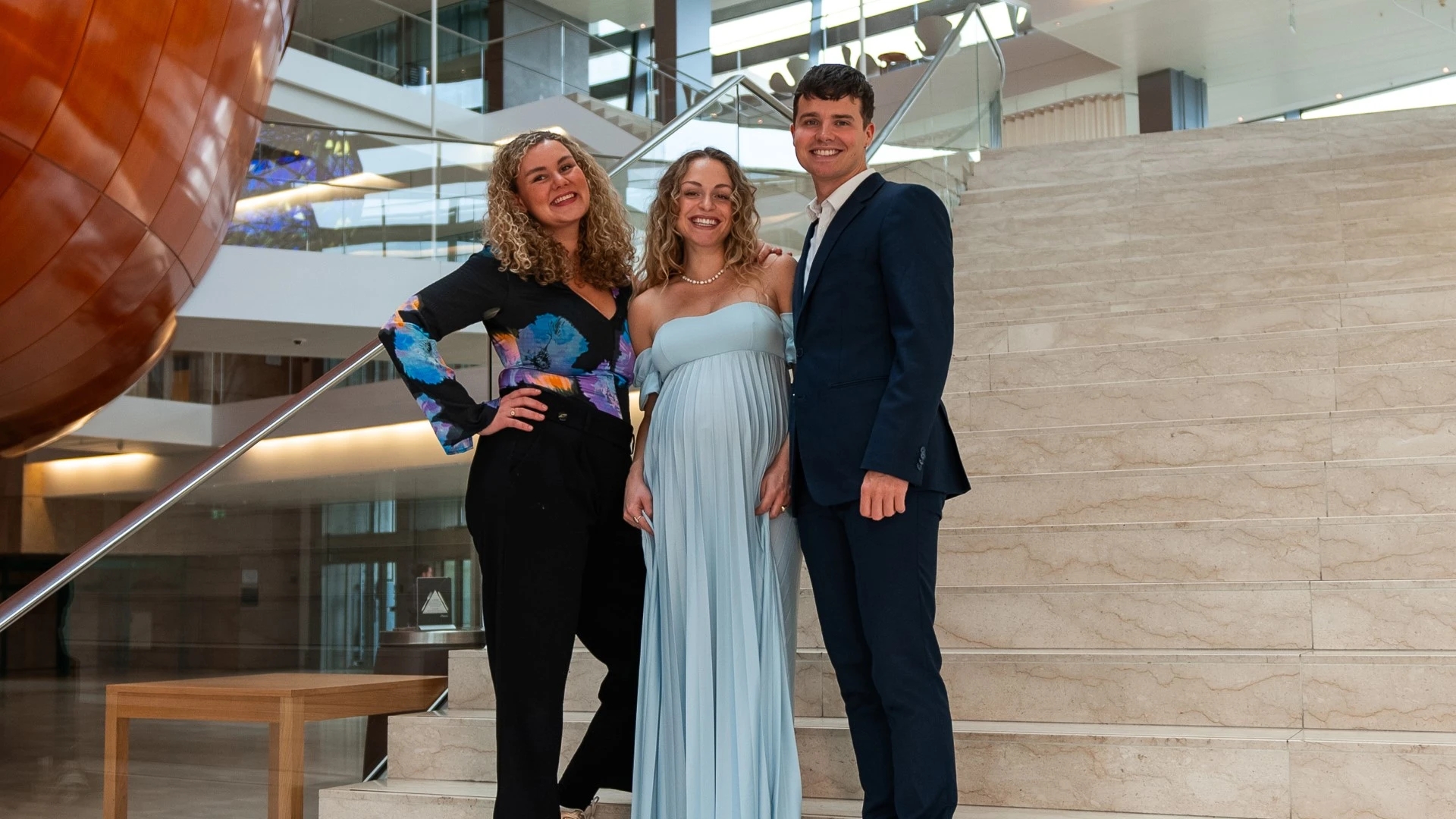Mia Marslew, Jasmin Lind & Mika Schultz samt FirstGrade-teamet